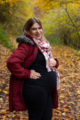 Fototapeta na wymiar Maternity photo shooting in november outdoor