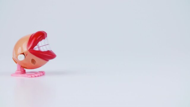 Shooting of jumping teeth - moving toy