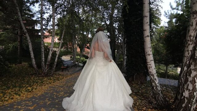 the bride runs in a white dress