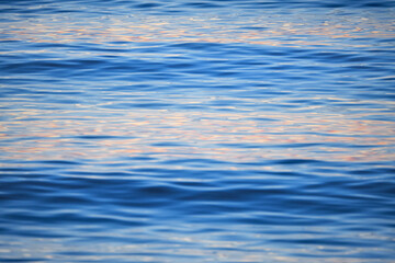 Naklejka premium onde del mare al tramonto