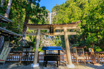 飛瀧神社と那智の滝　和歌山県那智勝浦町　Hirou Shrine and Nati waterfall...