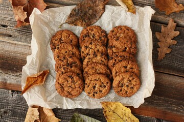 Delicious oatmeal cookies with chocolate on the table