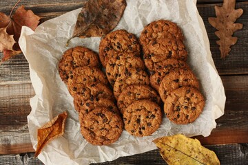 Delicious oatmeal cookies with chocolate on the table