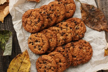 Delicious oatmeal cookies with chocolate on the table