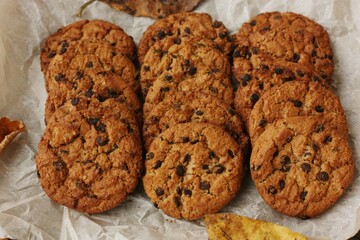 Delicious oatmeal cookies with chocolate on the table