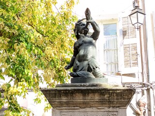 Fontaine Amado sur la place des Cardeurs à Aix en Provence