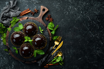 Obraz na płótnie Canvas Chocolate-mousse dessert 