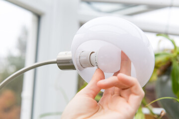 Leuchtmittel einer Lampe austauschen