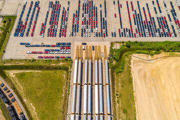 Obraz premium Overhead Aerial Shot of Large Vehicle Stock Lot at an Automobile Manufacturing Assembly Plant. 