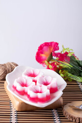 Obraz na płótnie Canvas Red flower-shaped coconut milk jelly