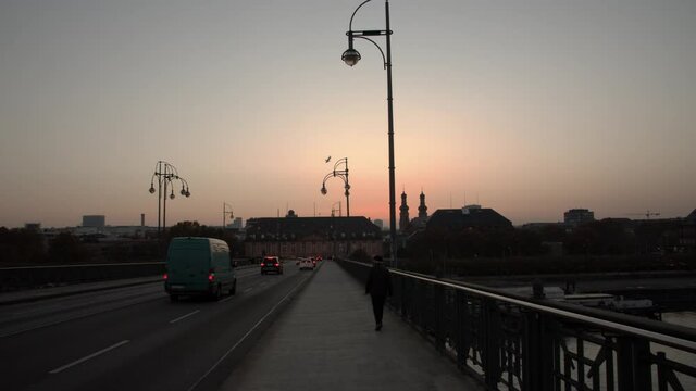 Cars driving across the Theodor Heuss bridge in Mainz during a beautiful sunset.