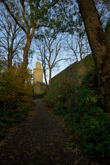 Fototapeta na wymiar Auf einem Waldweg mit Blick zur Burg Falkenstein