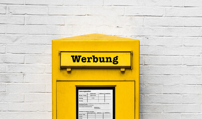 Fototapeta premium Werbung Briefkasten