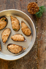  fish appetizers: mussels au gratin