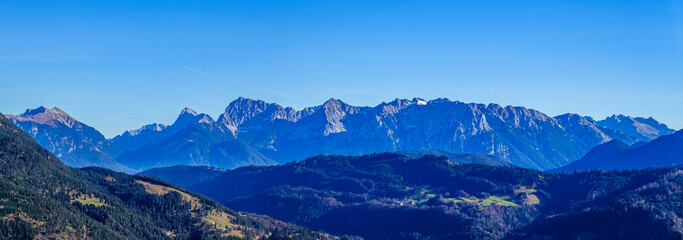 Fototapeta na wymiar view in Garmisch-Partenkirchen - Kramer Mountain and Felsen-Kanzel