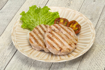 Grilled tuna steak with kumato