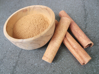 cinnamon sticks and powder