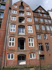 Fototapeta na wymiar Die Hamburger Speicherstadt ist der weltgrößte historische Lagerhauskomplex. Seit 1991 steht sie unter Denkmalschutz und gehört zum Unesco Welterbe.