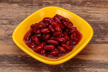 Red baked kidney in the bowl