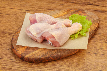 Raw chicken drumsticks for cooking