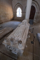 Sepulcro de Urraca Díaz de Haro, sala capitular, siglo XII, Monasterio de Santa María de San Salvador de Cañas, Cañas, La Rioja, Spain