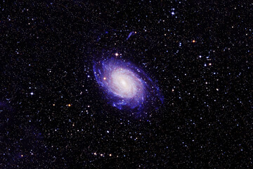 Obraz na płótnie Canvas A beautiful bright galaxy in deep space. Elements of this image furnished by NASA
