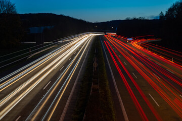 Autobahn Deutschland Nacht Blaue Stunde Langzeitbelichtung Verkehr Licht Spuren Abend Hagen Köln...