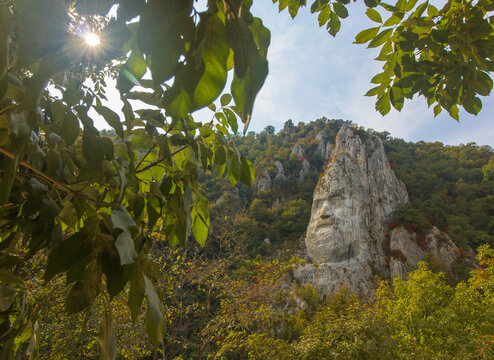 Trough the branches at Decebalus statue