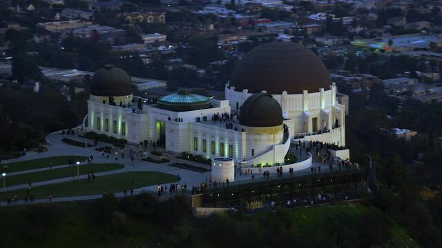 Amazing aerial view of the Griffith Observatory in Mount Hollywood. Crowded entrance lawn&nbsp;and observation deck. Los Angeles, California. Beautiful sky during sunset. Shot on Red Weapon 8K.