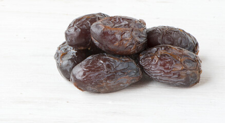  Pile of large sweet dried dates