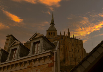 Fototapeta na wymiar The abbey of Mont Saint Michel in the sunset