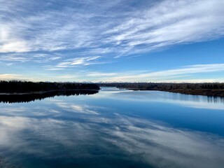 Obraz premium lake and sky