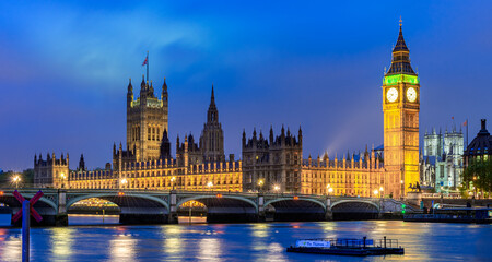 Fototapeta na wymiar Der Palast von Westminster in London