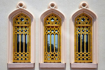 Obraz premium Arabic style golden window in the Muscat