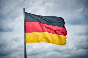 Deutsche Flagge im Wind