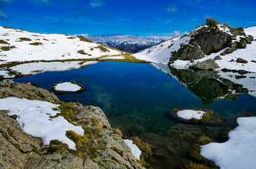 Fototapeta na wymiar Lac de l'Hivernet - Embrun (Hautes-Alpes)