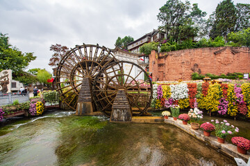 Fototapeta na wymiar Big waterwheel in Dayan Ancient Town, Lijiang, Yunnan