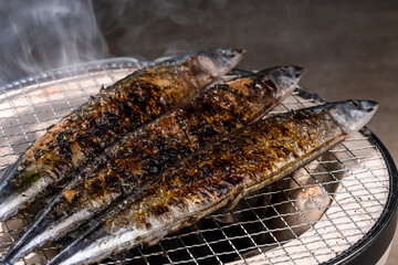 七輪で秋刀魚を焼く【秋の味覚】