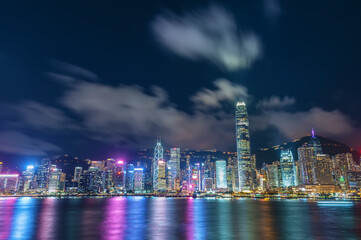 Obraz premium Night scenery of Victoria harbor of Hong Kong city