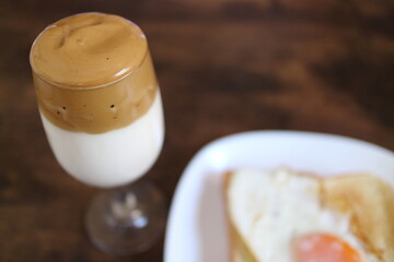 パンとダルゴナコーヒー