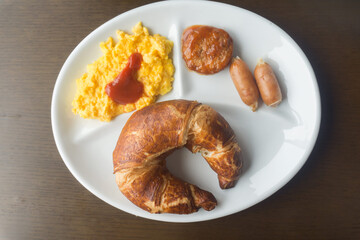 クロワッサンの朝食プレート
