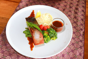 Grilled salmon with fresh vegetable salad