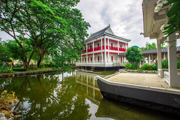 Obraz premium Background of tourist attractions in the park in Khon Kaen of Thailand(Khon Kaen Friendship Park -Nanking).There are accommodations and treadmills around the park for people to exercise or relax