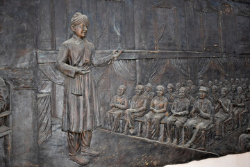 Swami Vivekananda addressing to youth on Sculpture wall relief at Padmavati Chowk Pune, Maharashtra