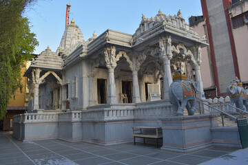 Full view of Manmohan Parshwanath Jain Swetambar Mandir,  one of the top Jain Temples in Bhawani Peth, Pune, Maharashtra