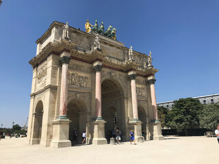 Obraz premium Arc de Triomphe du Carrousel, a triumphal arch in Place du Carrousel, in Paris, France