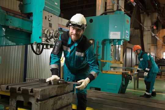 worker with agument reality