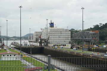 Fototapeta premium canal panama, ships, boat, container ships, canal de panama, containers, freight transport, panama, logistics, oceans, panamax