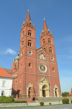 Vertical shot of the historical Dakovo Cathedral in Dakovo, Croatia