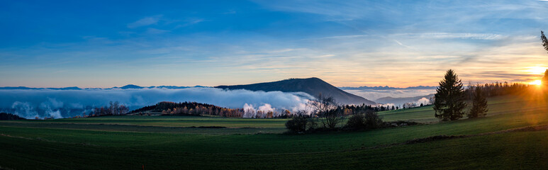 Waldviertelpanorama Peilstein im Abendnebel